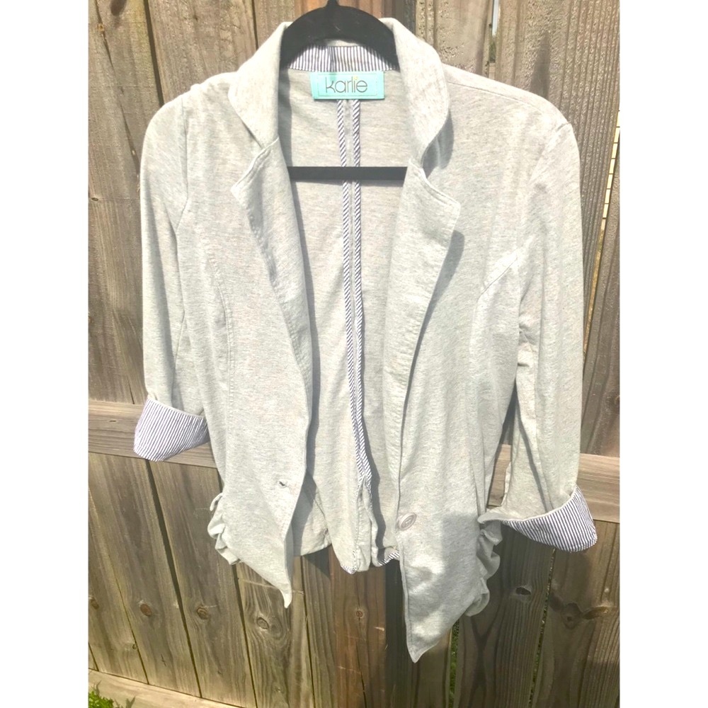 Karlie chic grey blazer with pockets 🦋
